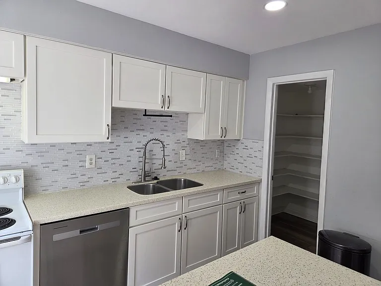 14464 Filarete St — Photo 15
