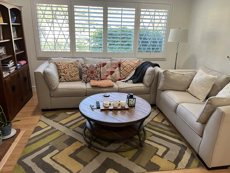4826 Meadowbrook Dr — Photo 2