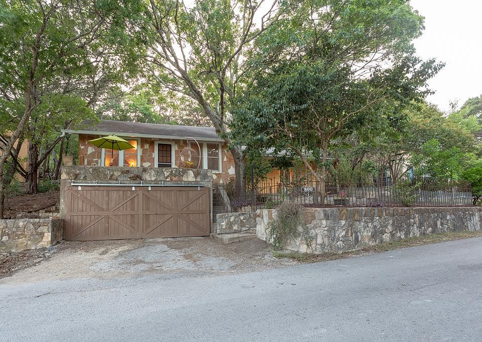 1st image of 800 Tanglewood Ln