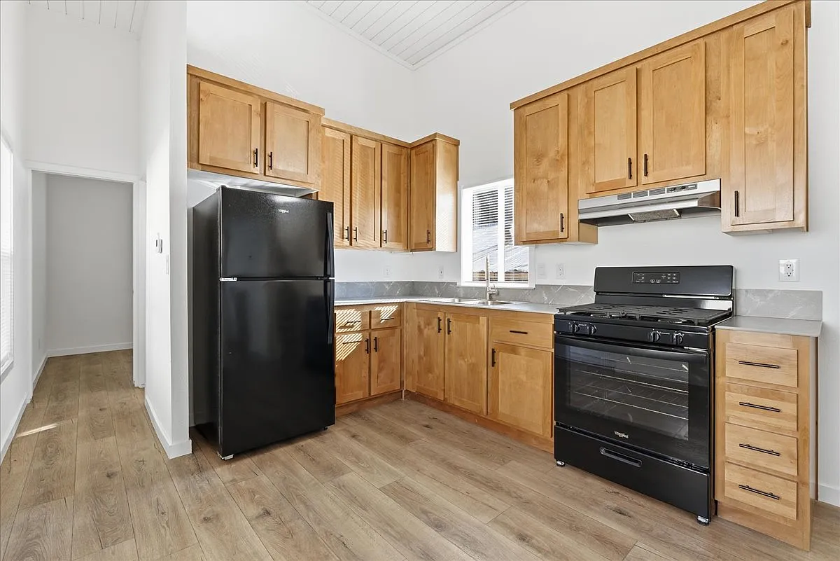 2 bed, $1,225 — Photo 3