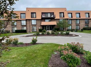 4050 Dundee Rd APT 202, Northbrook, IL 60062
