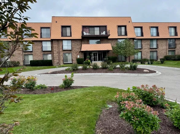 4050 Dundee Rd APT 202, Northbrook, IL 60062