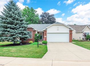 6073 Creekside Dr, Parma Heights, OH 44130