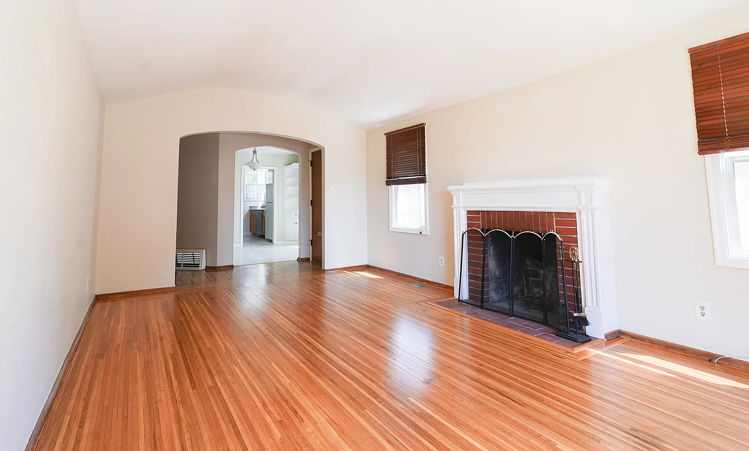 3 bed, 1310 sqft, $4,800 — Photo 4