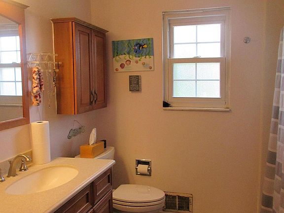 2nd image of 410 Foster Ave