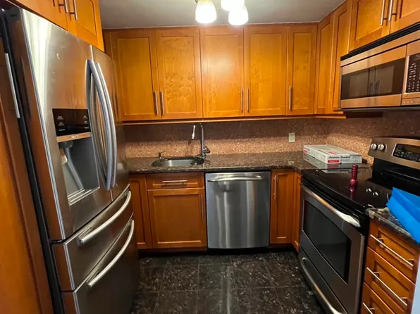 100 Cuttermill Rd, Great Neck, NY