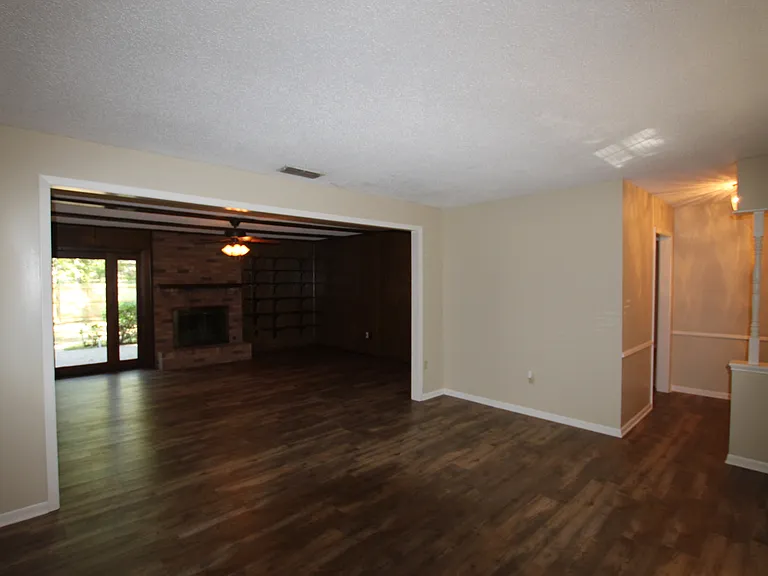 800 Rhodes Dr — Photo 8