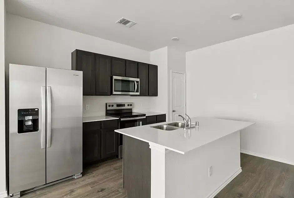 4 bed, 2.5 bath, 1510 sqft, $2,000 — Photo 2