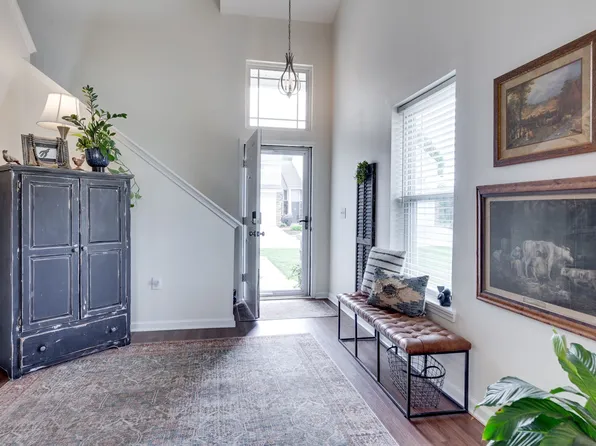 1055 Somerset Springs Dr, Spring Hill, TN 37174