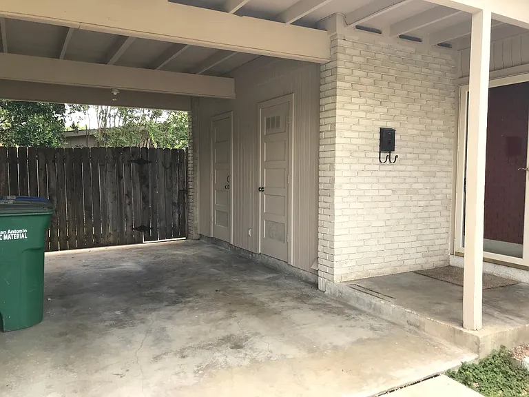 8426 Laurelhurst Dr — Photo 10
