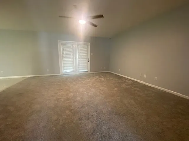 1024 Willow Creek Cir — Photo 13