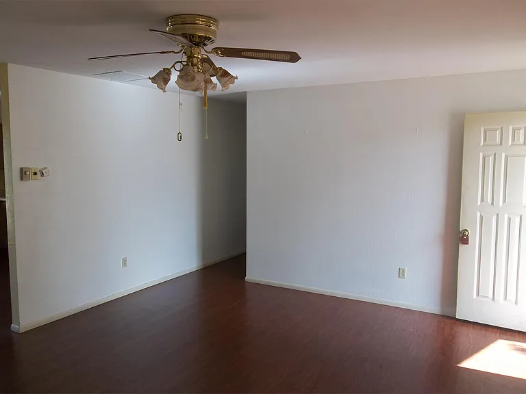 4924 N Spring Dr — Photo 12