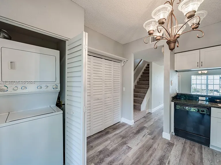 8040 Sanibel Dr #8040 — Photo 7