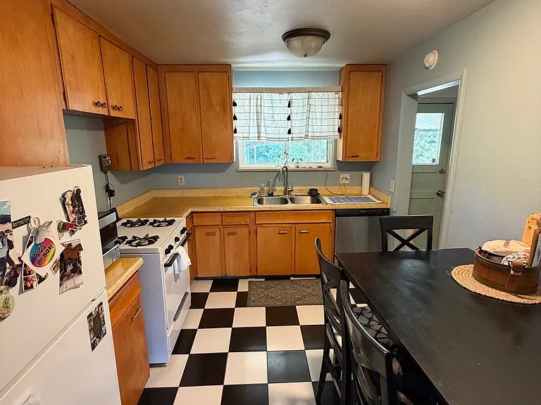 2835 Eaton St — Photo 5