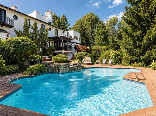 33 Grand Park Avenue, Scarsdale, NY 10583