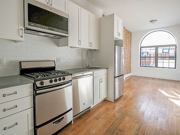 2nd image of 253 Stanhope St #1BX