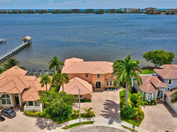 3rd image of 2 Lakeside Palms Ct
