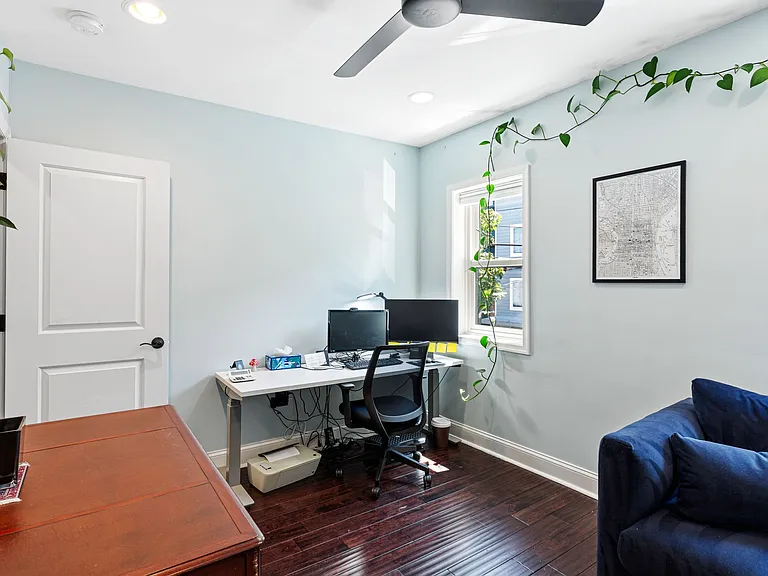 2318 E Thompson St — Photo 18