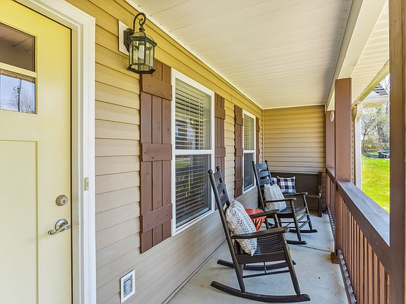 3rd image of 103 N Carson Ct