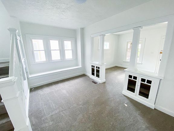 5th image of 929 E Bradbury Ave