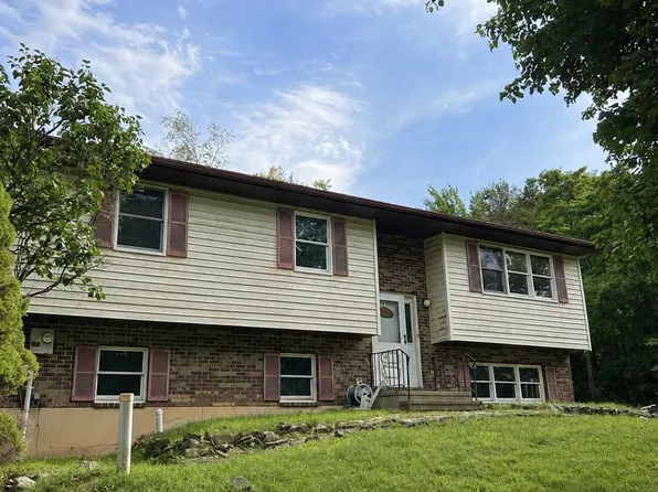 1793 Allegheny Dr, Blakeslee, PA 18610