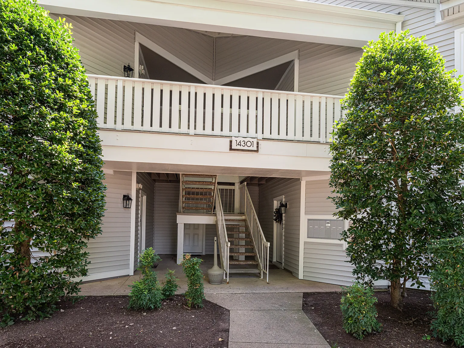 2 bed, 1038 sqft, $2,300 — Photo 3
