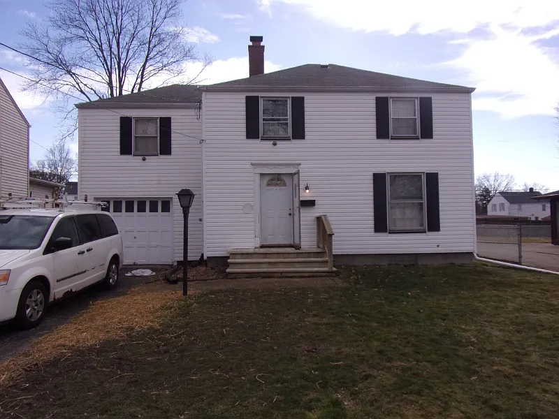 Beautiful home northeast warren to very well qualified tenant — Photo 1