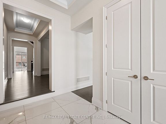 4th image of 160 Wainfleet Cres