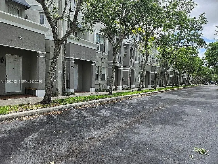 1914 Shoma Dr — Photo 1