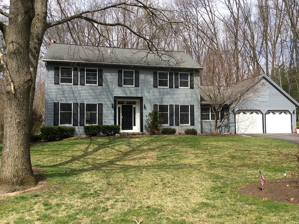 1st image of 16 Stratford Dr