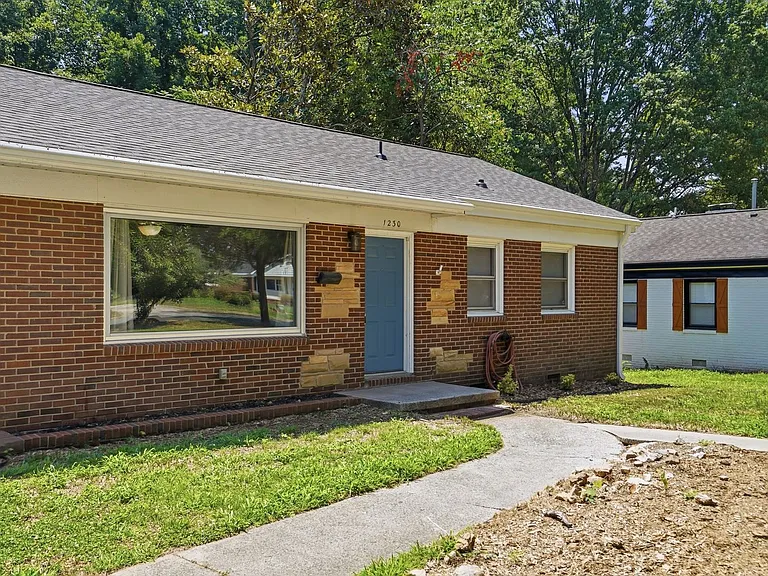 1230 Roanoke Ave — Photo 2