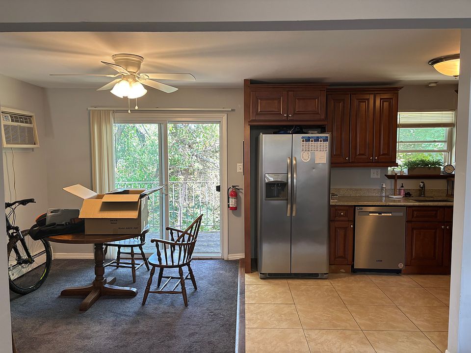 Eat-In Kitchen