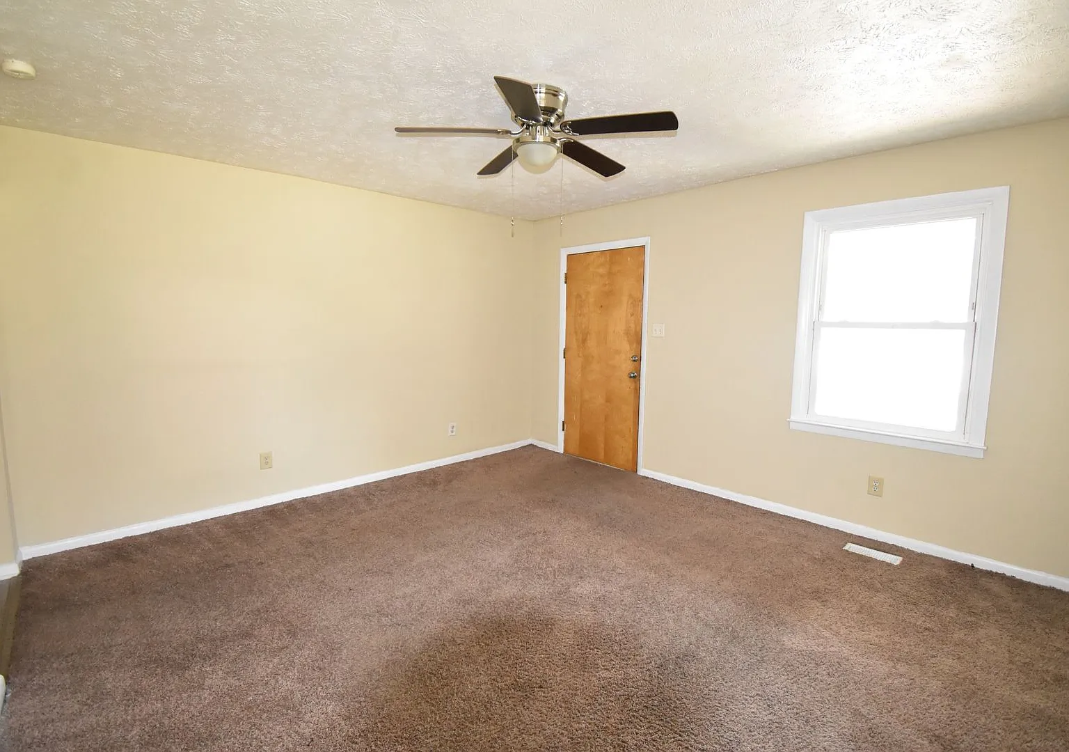 Coming Soon! 3 Bedroom and 2 Bath Home- Pets Considered — Photo 3