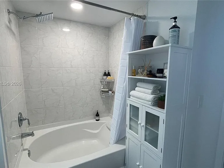 18800 NE 29th Ave #818 — Photo 14