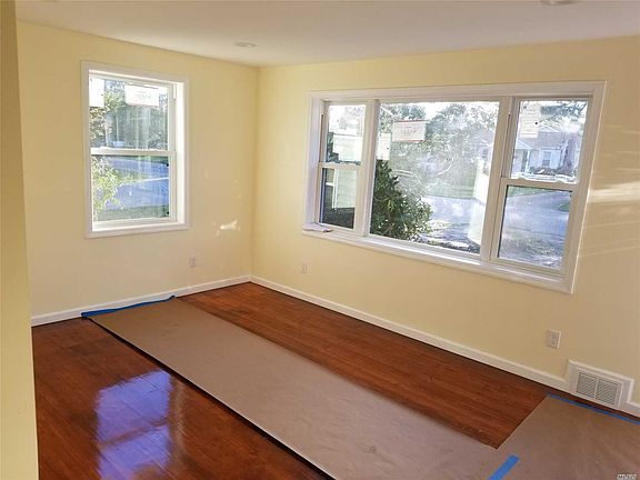2nd image of 39 Pine Neck Ave