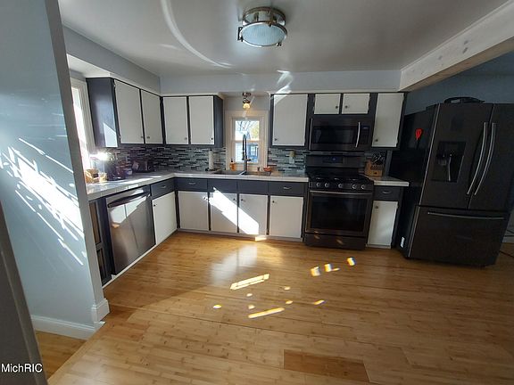 5th image of 326 Janet Ave SE