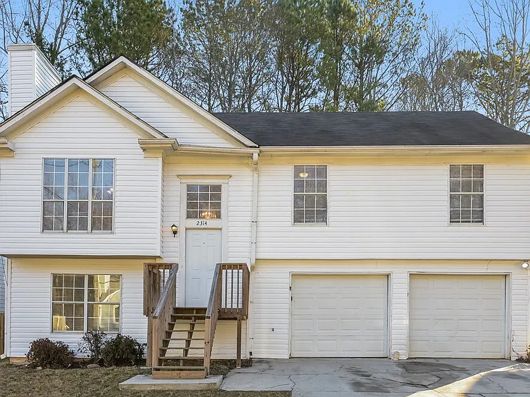 2314 Hampton Dr — Photo 1