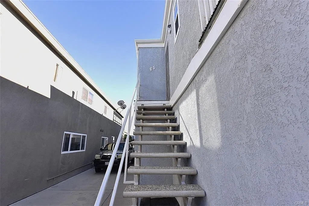 Studio, 425 sqft, $2,850 — Photo 4