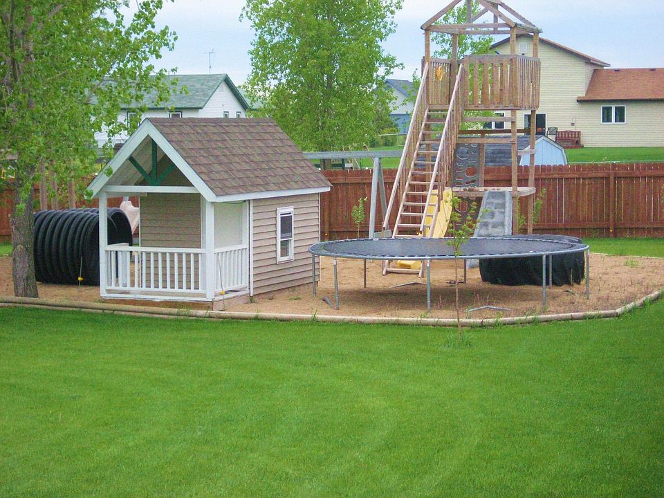 2nd image of 1154 Garnet Blvd