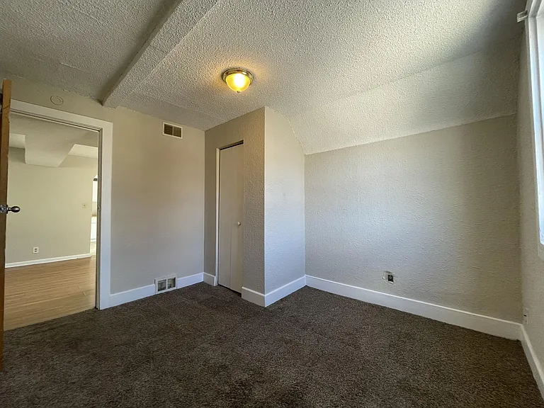2113 5th St NE #2 — Photo 9