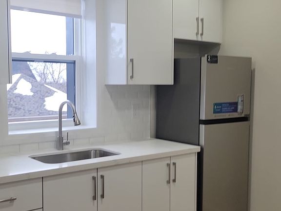 3rd image of 304 Albert St W #201