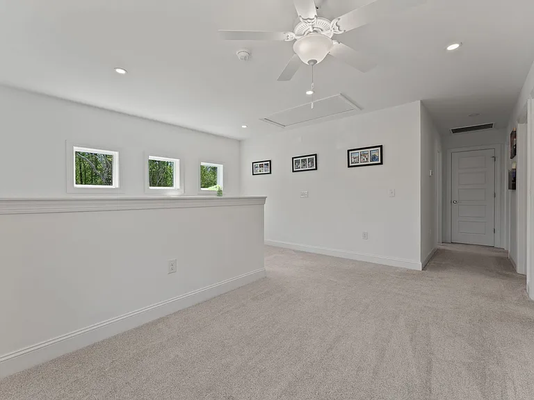 222 Brisbane Dr — Photo 15
