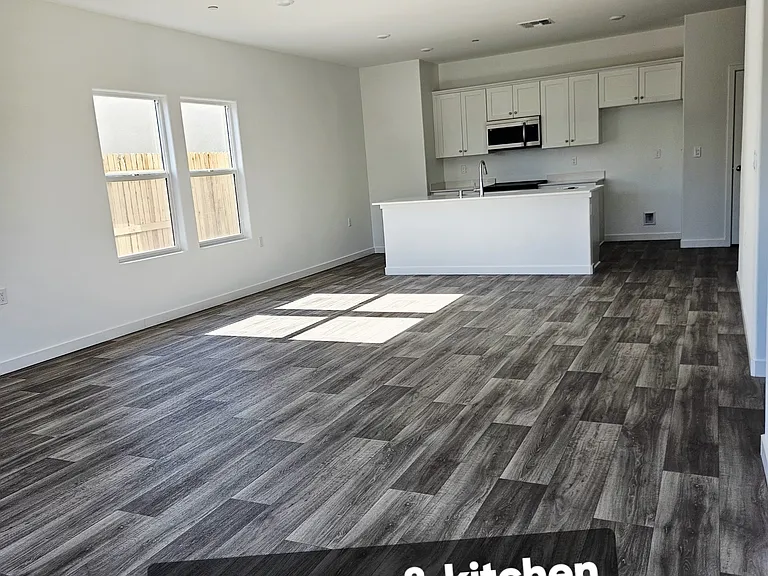 8105 Wandesford Dr — Photo 5