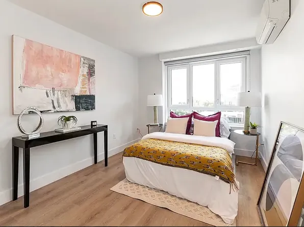 5 Stuyvesant Place image 3 of 12