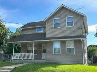 641 W Ringold St, Freeport, IL 61032