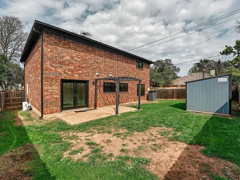 8409 Nairn Dr — Photo 30