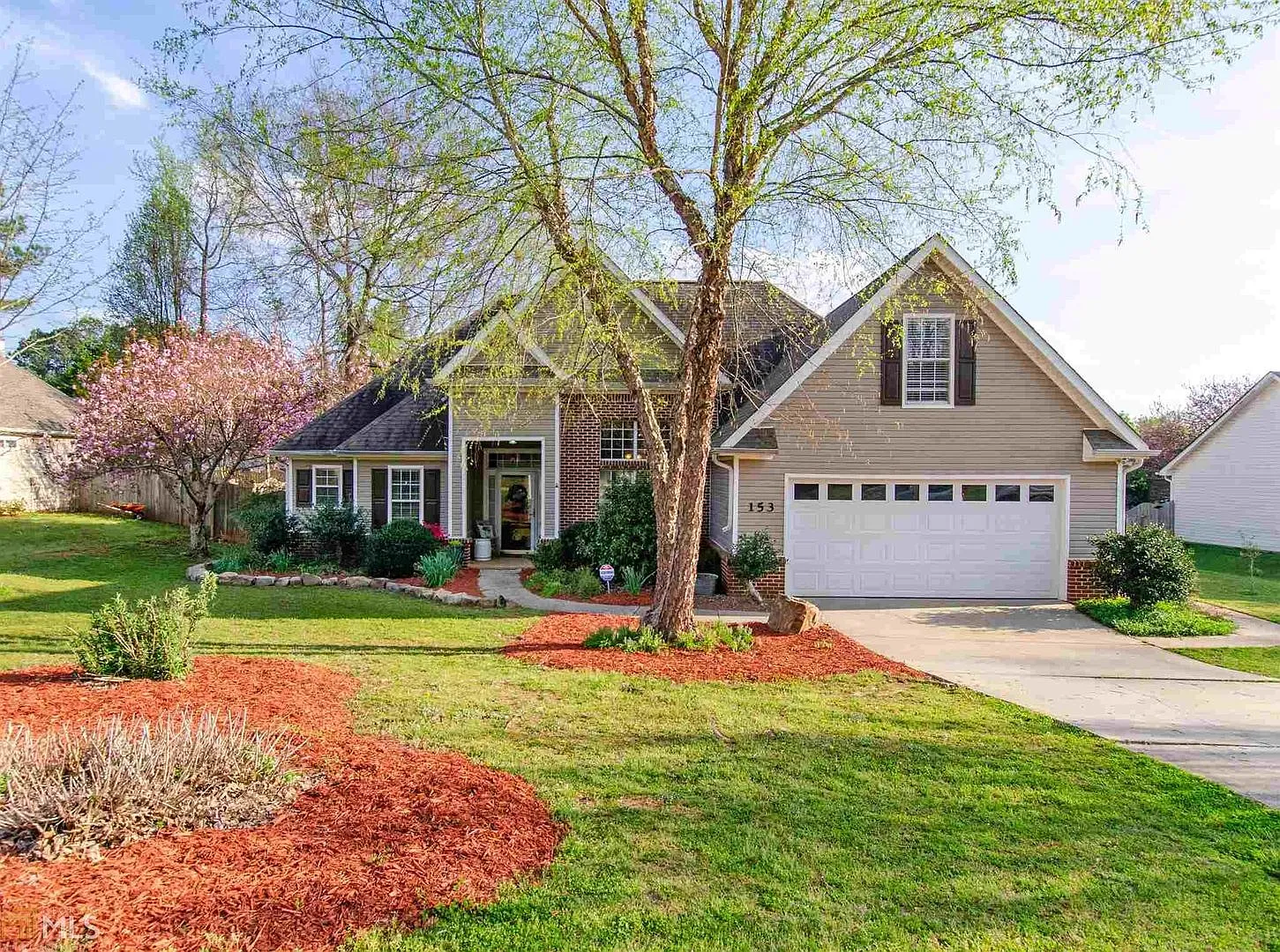 Newnan's Kingsbrook Subdivision Welcomes You, 3 Bedroom, 2 Bath — Photo 1