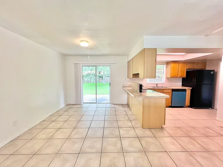 319 Autumn Dr — Photo 4