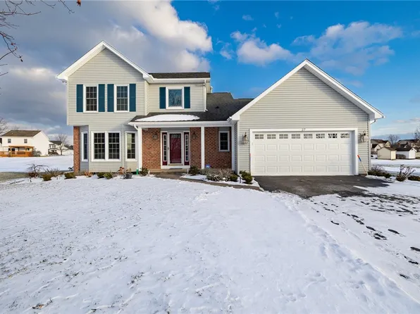 27 Stillington Ct, West Henrietta, NY 14586