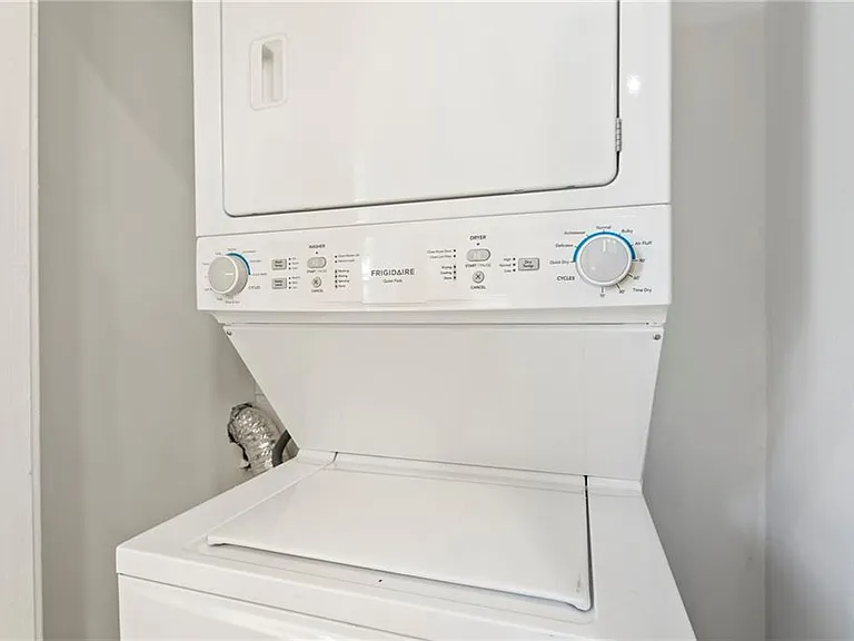 1187 Mansfield Ave NE #4 — Photo 32